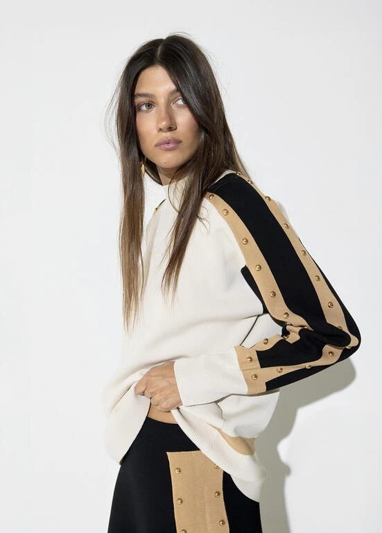 Lola Casademunt Sweater with round studs negro-marron