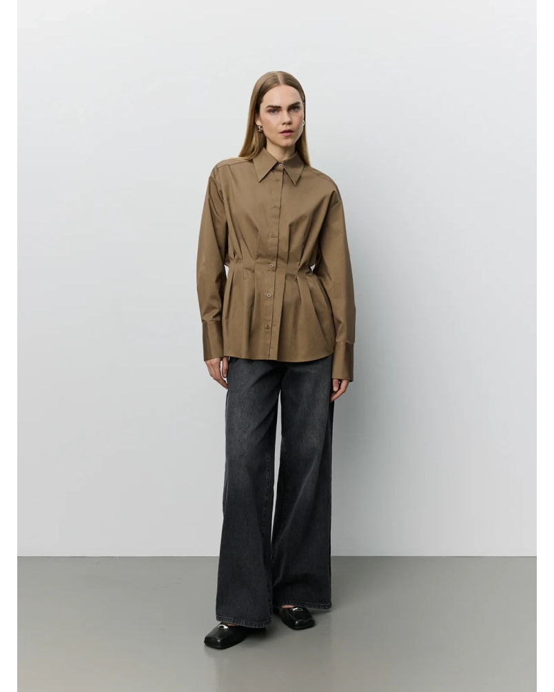 Sofie Schnoor Mikra fitted shirt with pleats middle brown