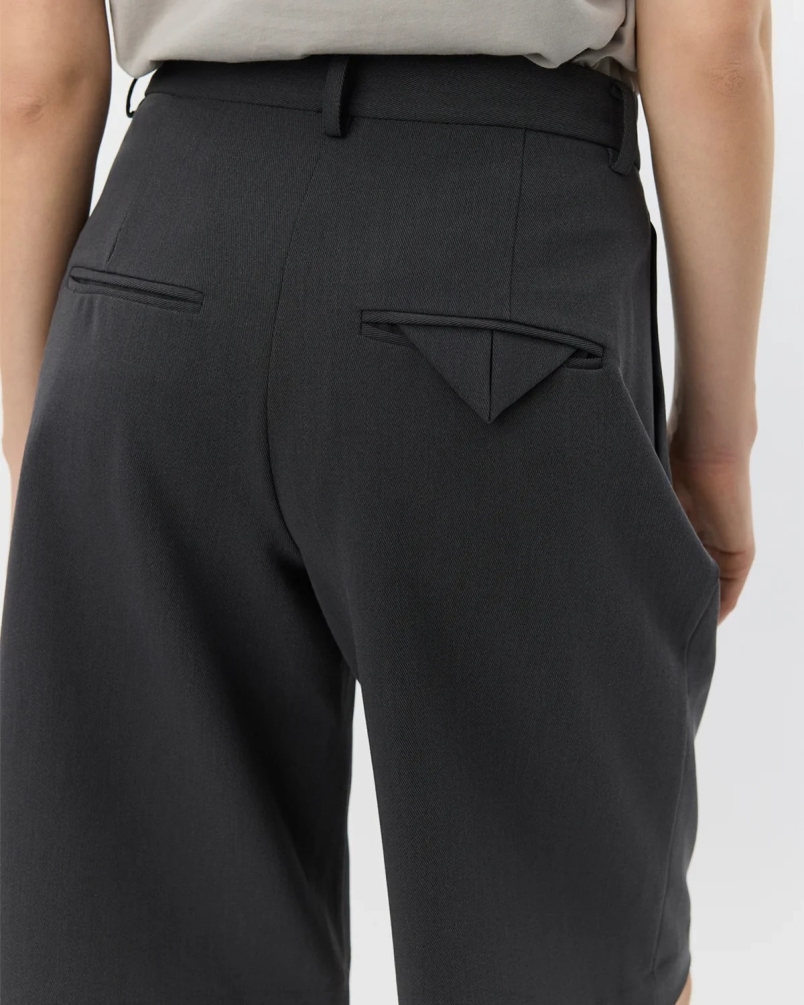 Sofie Schnoor Elsa bermuda suiting shorts dark grey-