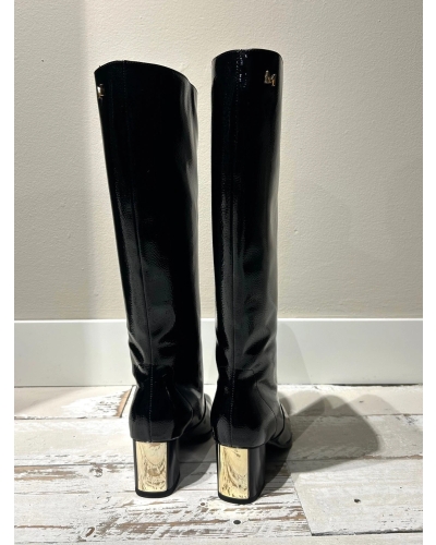 Lola Casademunt patent boots black