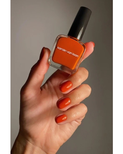 Karolin van Loon nail polish sienne cuir sienne cuir
