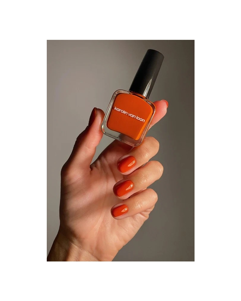 Karolin van Loon nail polish sienne cuir sienne cuir