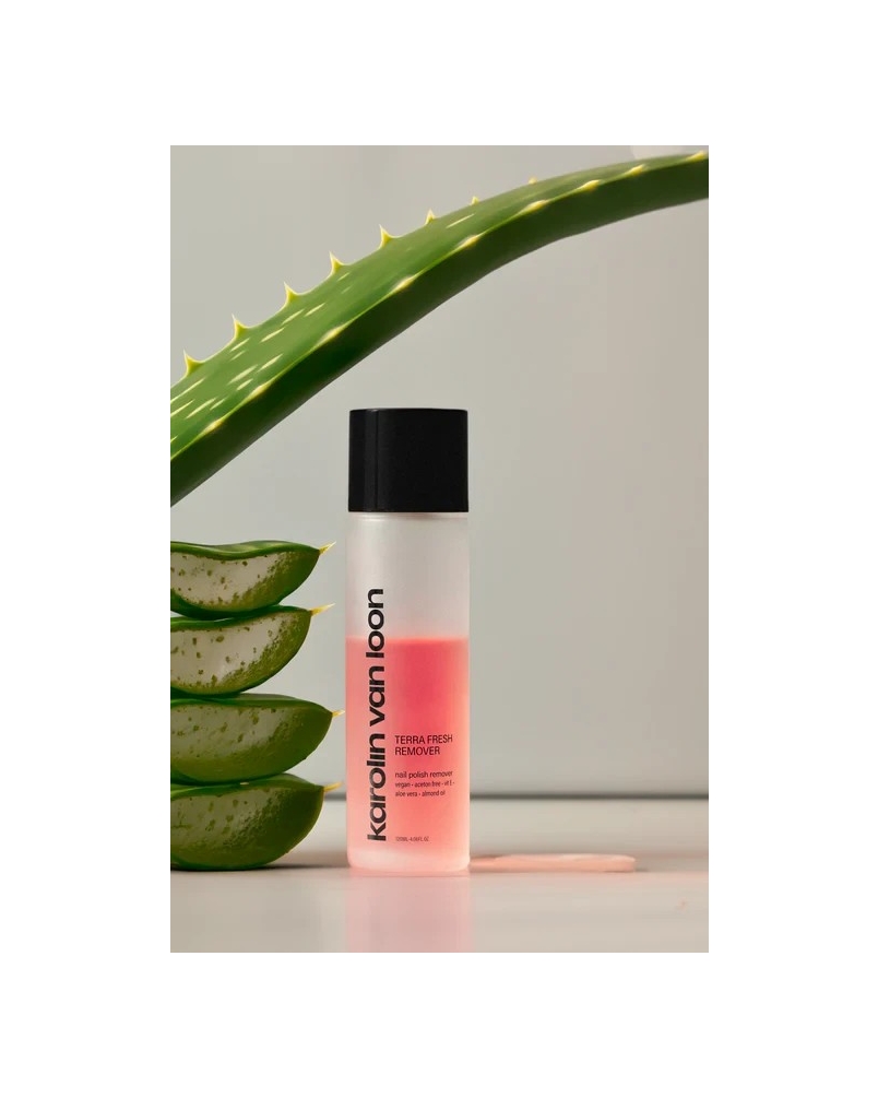 Karolin van Loon nail polish remover