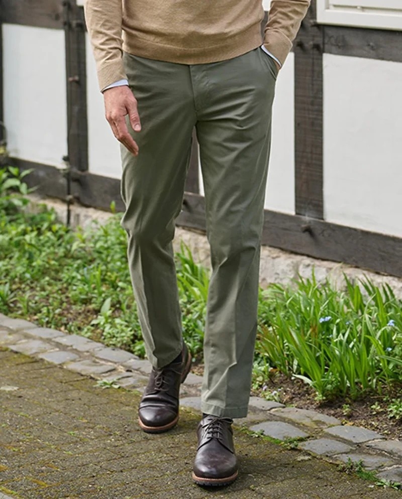 Wellington of Bilmore Mr. Jones fine men's chino olive