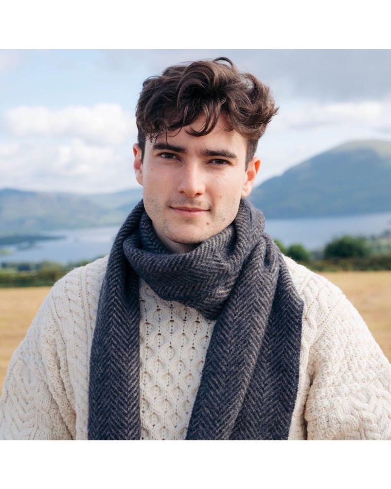 John Hanly Irish Cashmere merino scarf creme/dark grey herringbone
