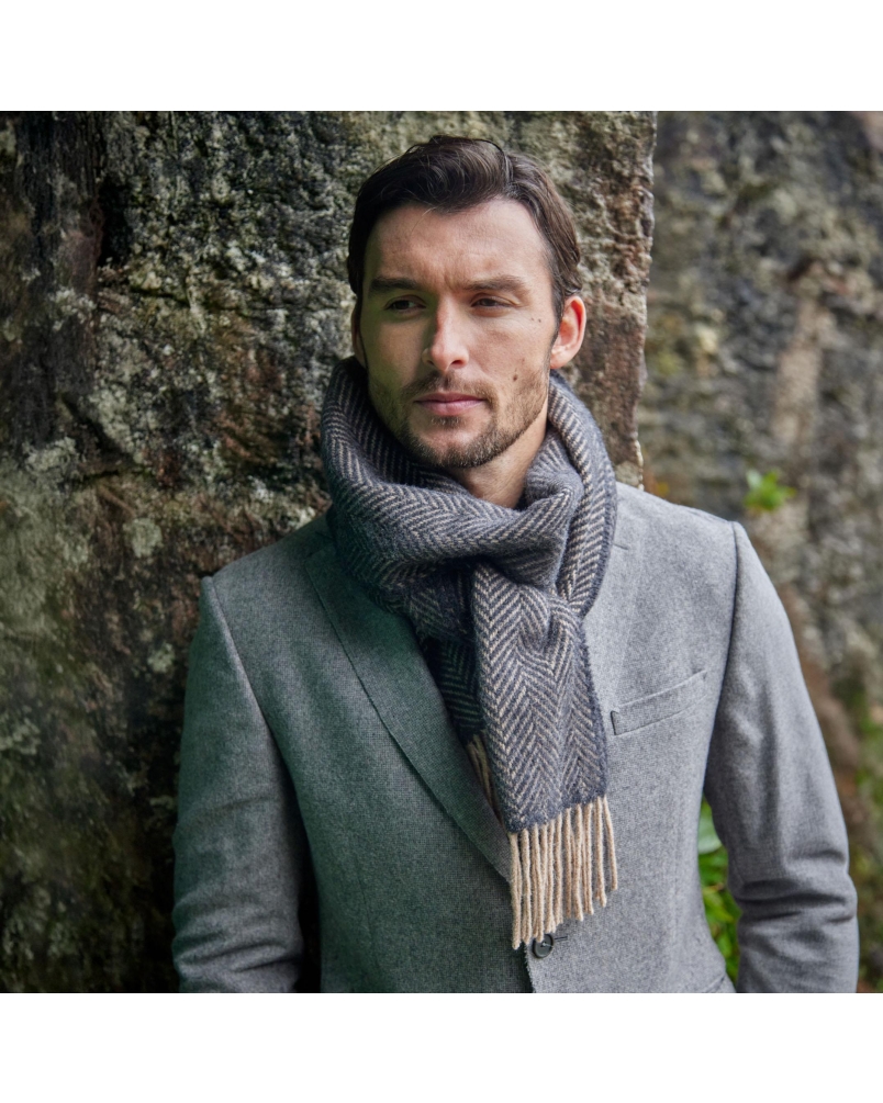 John Hanly Irish Cashmere merino scarf creme/dark grey herringbone