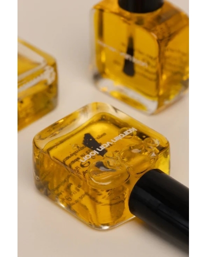 KAROLIN VAN LOON Karolin van Loon nail nectar